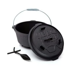 BBQ-Nerd© Dutch Oven "Professional" 7,3L Mit Ständer | Bereits Eingebrannt | Gusseisen Feuertopf Mit Deckel Und Integr. Bratpfanne und Deckelheber -Küche Utensilien Laden 026bc358 8b09 4c4c a040 74e5fa5df2af