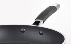 METRO Professional Gran Gourmet Bratpfanne, Aluminium, Ø 28 Cm, Höhe: 8.7 Cm, 3-Fach Antihaftbeschichtung, Ofenfest -Küche Utensilien Laden bfa3fbf8 bffa 4593 ac20 fe147c5c0787